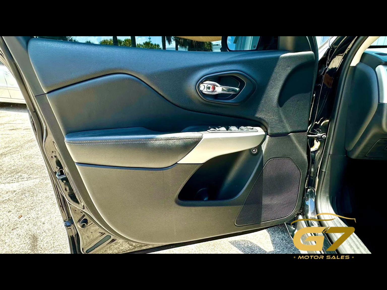 Used 2018 Jeep Cherokee Latitude Plus FWD image 7