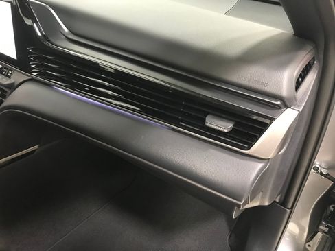 Used 2025 Toyota Camry XSE FWD image 16