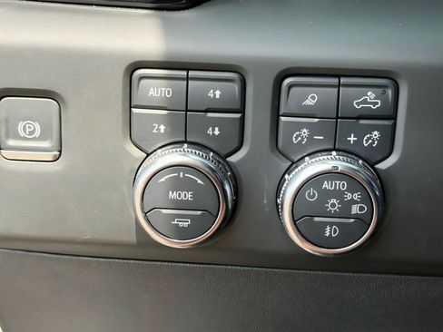 Used 2025 GMC Sierra 1500 AT4 w/ AT4 Premium Package AWD/4WD image 20