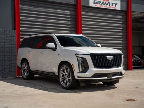 Used 2025 Cadillac Escalade Sport Platinum w/ LPO, Floor Liner Package image 8