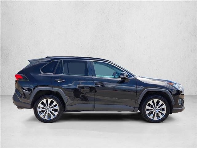 Used 2021 Toyota RAV4 XLE Premium AWD/4WD image 4