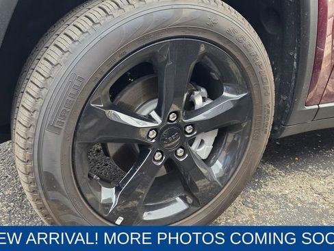 Used 2025 Jeep Grand Cherokee Limited w/ Black Appearance Package image 7