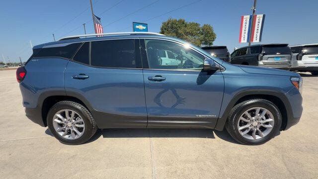 Used 2024 GMC Terrain SLT AWD/4WD image 9