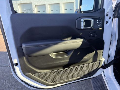 Used 2023 Jeep Wrangler Unlimited Sahara w/ Cold Weather Group image 11