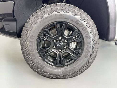 New 2026 Chevrolet Silverado 1500 ZR2 w/ LPO, Dark Essentials Package AWD/4WD image 32