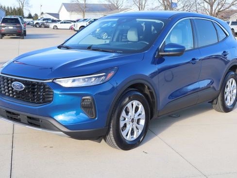 Used 2023 Ford Escape Active w/ Tech Pack #2 image 2