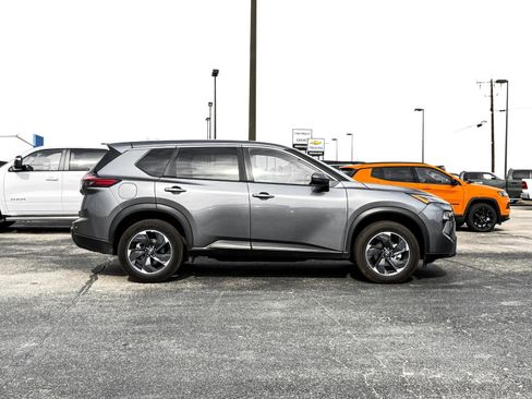 Used 2025 Nissan Rogue SV FWD image 5