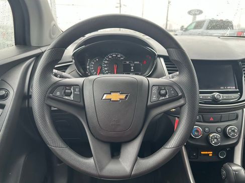 Used 2022 Chevrolet Trax LS w/ Tint and Cruise Package image 18
