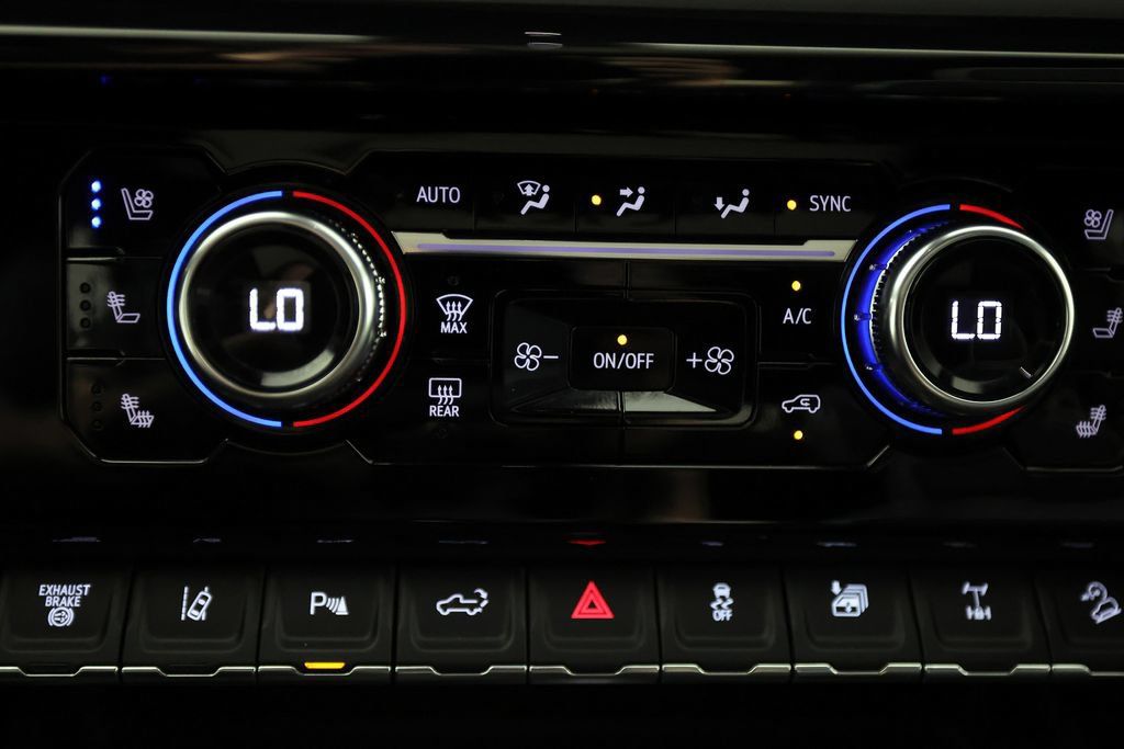 Used 2025 GMC Sierra 2500 AT4X AWD/4WD image 29