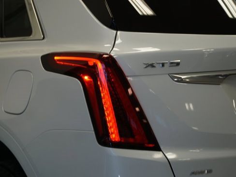 Used 2023 Cadillac XT5 Premium Luxury w/ Technology Package image 4