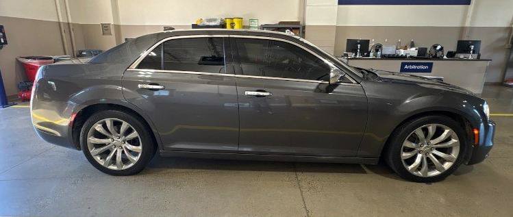 Used 2020 Chrysler 300 Limited RWD image 3