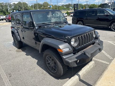 Used 2025 Jeep Wrangler Unlimited Sport AWD/4WD image 3