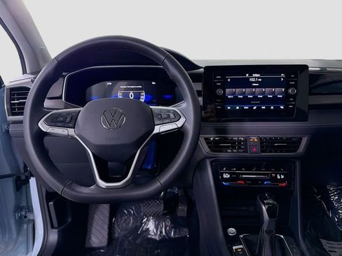 New 2026 Volkswagen Taos SE image 22