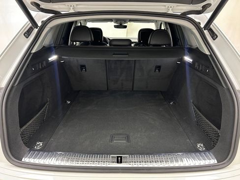 Used 2019 Audi e-tron Prestige w/ Prestige Package AWD/4WD image 9