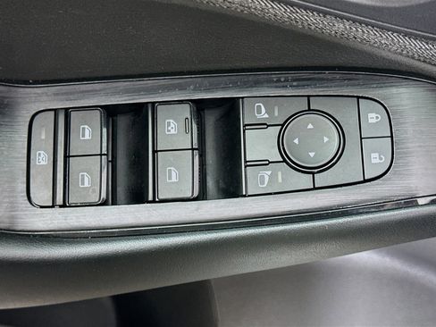 Used 2023 Nissan Rogue S AWD/4WD image 15