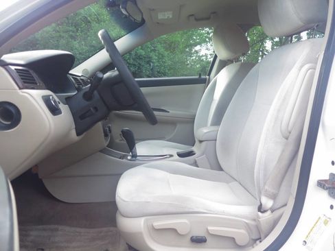 Used 2009 Chevrolet Impala LT FWD image 11
