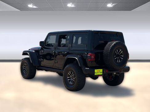 Used 2025 Jeep Wrangler Unlimited Rubicon AWD/4WD image 3