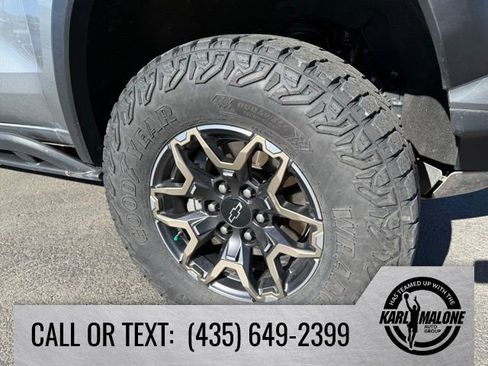 Used 2024 Chevrolet Colorado ZR2 w/ Technology Package image 9