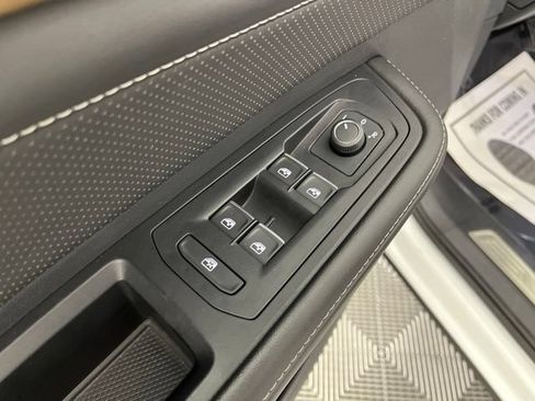 Used 2025 Volkswagen Atlas SE FWD image 32