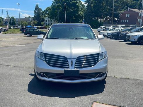 Used 2019 Lincoln MKT AWD image 9
