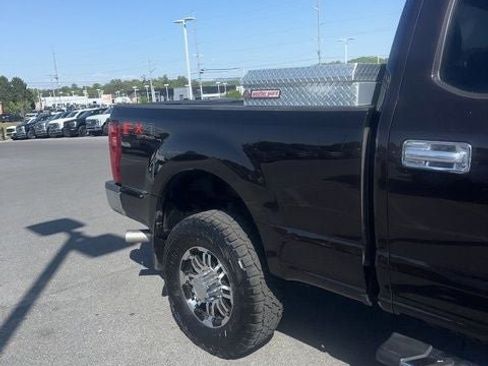 Used 2018 Ford F250 XLT w/ XLT Premium Package AWD/4WD image 7