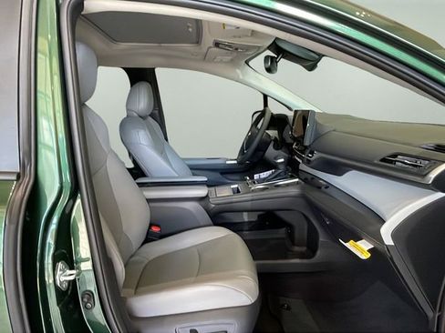 New 2026 Toyota Sienna XLE image 14