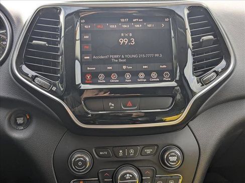 Used 2019 Jeep Cherokee Limited image 16