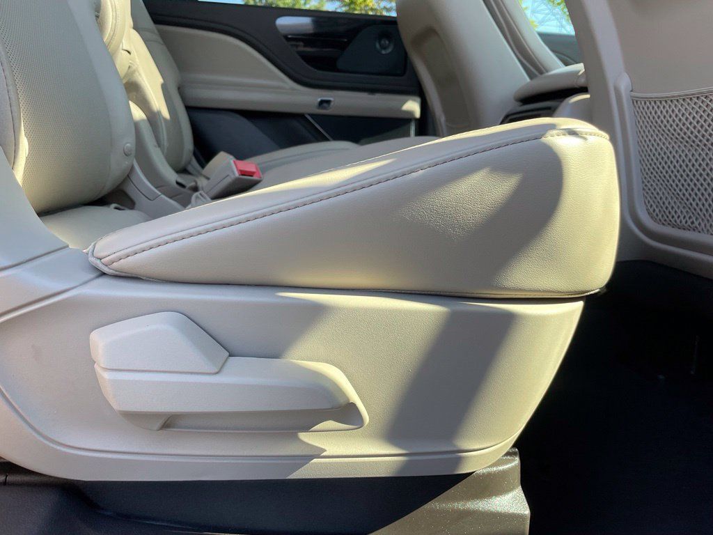Used 2021 Lincoln Aviator Reserve w/ Elements Package Plus AWD/4WD image 35
