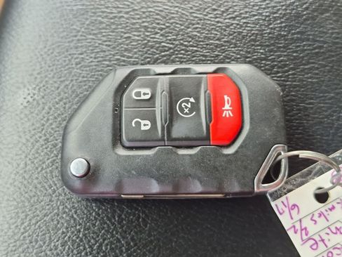Used 2021 Jeep Wrangler Unlimited Rubicon AWD/4WD image 34