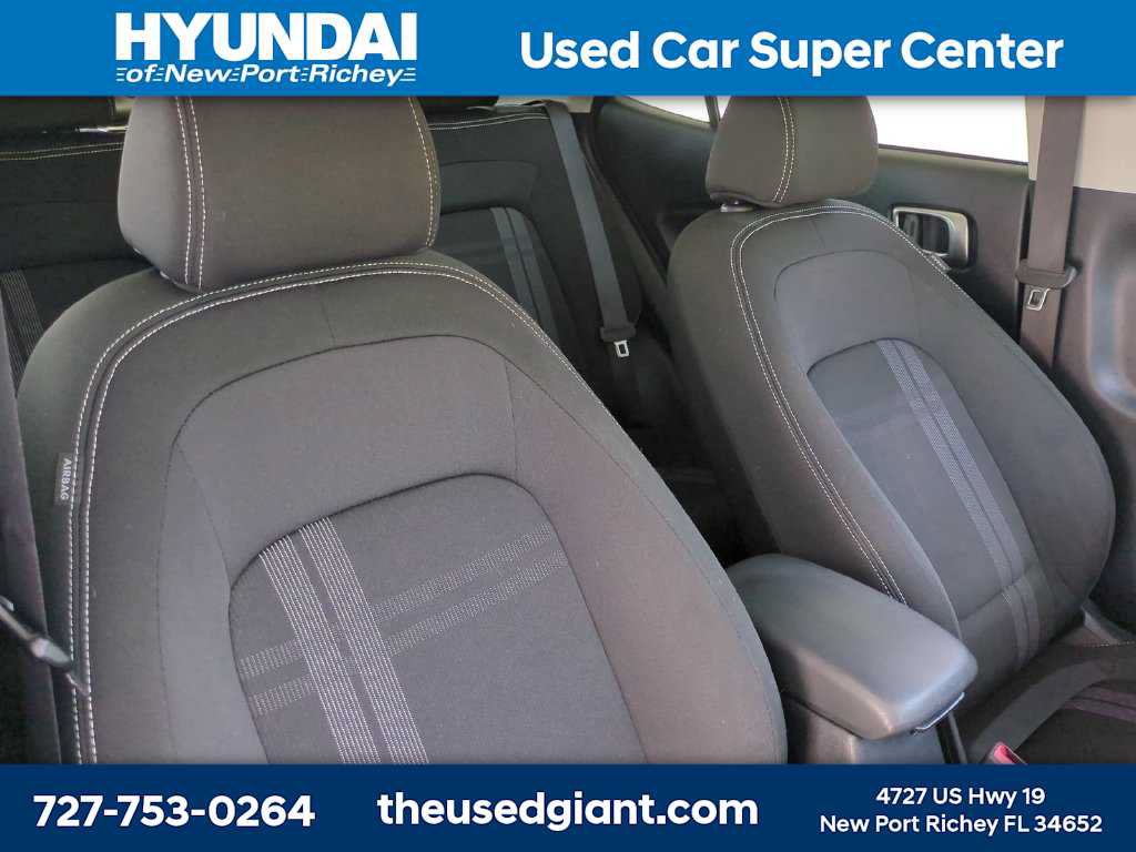 Certified 2025 Hyundai Venue SEL FWD image 6