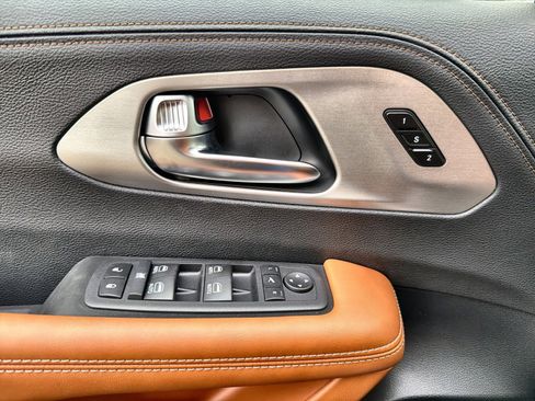 New 2026 Chrysler Pacifica Pinnacle image 15