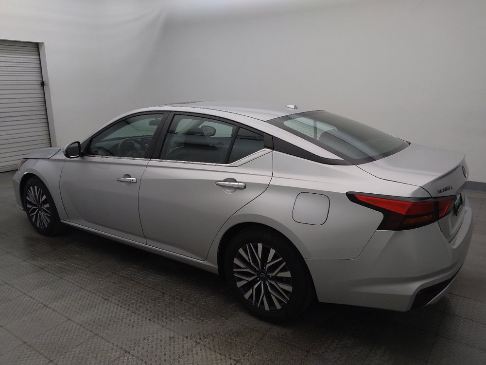 Used 2023 Nissan Altima 2.5 SV w/ SV Premium Package FWD image 3