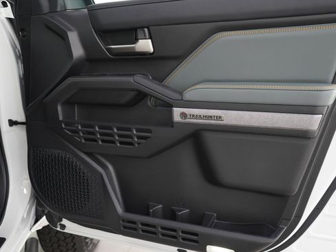 Used 2025 Toyota Tacoma Trailhunter image 9