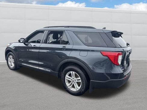 Used 2024 Ford Explorer XLT AWD/4WD image 3