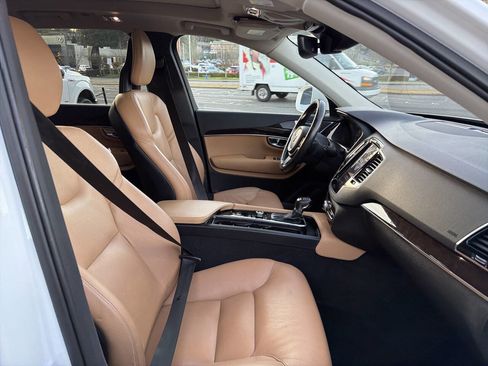 Used 2016 Volvo XC90 T6 Momentum image 17