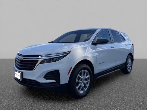 Certified 2023 Chevrolet Equinox LS w/ LS Convenience Package AWD/4WD image 1