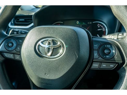 Used 2025 Toyota RAV4 XLE FWD image 29