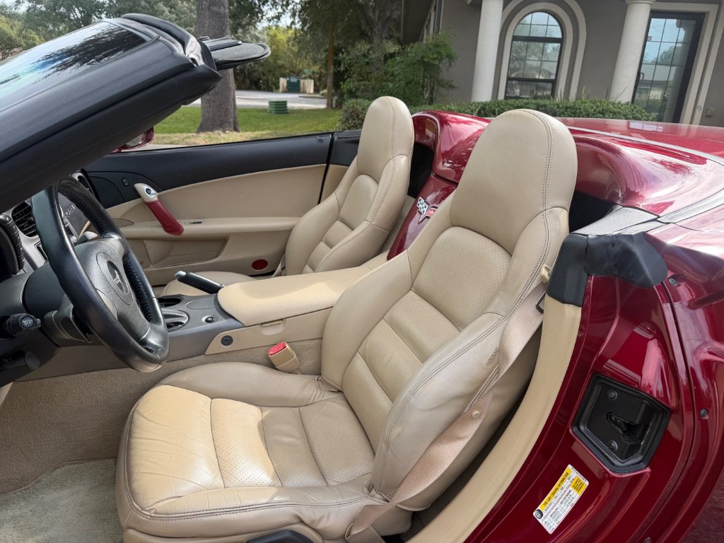 Used 2006 Chevrolet Corvette Convertible w/ Preferred Equipment Group RWD image 27