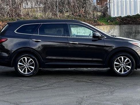 Used 2017 Hyundai Santa Fe SE AWD/4WD image 6