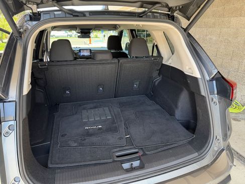 Used 2025 Nissan Rogue SV FWD image 33