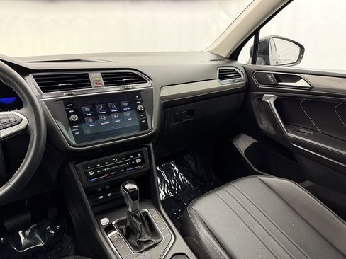 Used 2022 Volkswagen Tiguan SE image 16