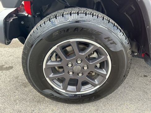 Used 2023 Jeep Gladiator Overland image 17