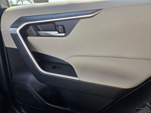 Used 2020 Toyota RAV4 XLE w/ Carpet Mat Package FWD image 11