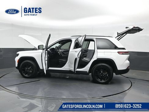 Used 2025 Jeep Grand Cherokee 4WD image 63