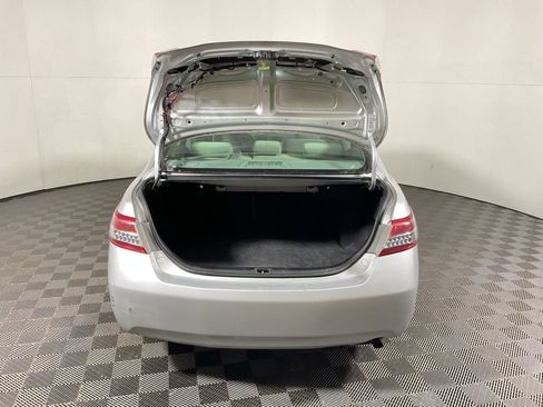Used 2011 Toyota Camry LE image 12