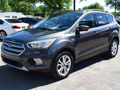Used 2018 Ford Escape SE FWD image 2