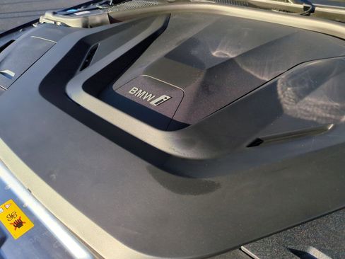 Used 2023 BMW i4 eDrive40 w/ M Sport Package image 34