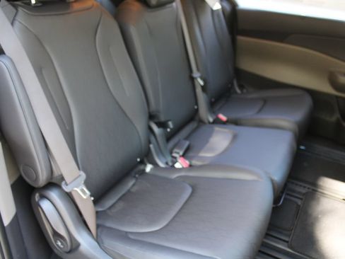 New 2026 Kia Carnival EX FWD image 7