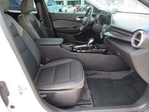 Used 2025 Chevrolet Trax ACTIV w/ Driver Confidence Package FWD image 11