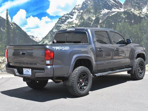 Used 2018 Toyota Tacoma TRD Sport w/ Technology Package AWD/4WD image 3